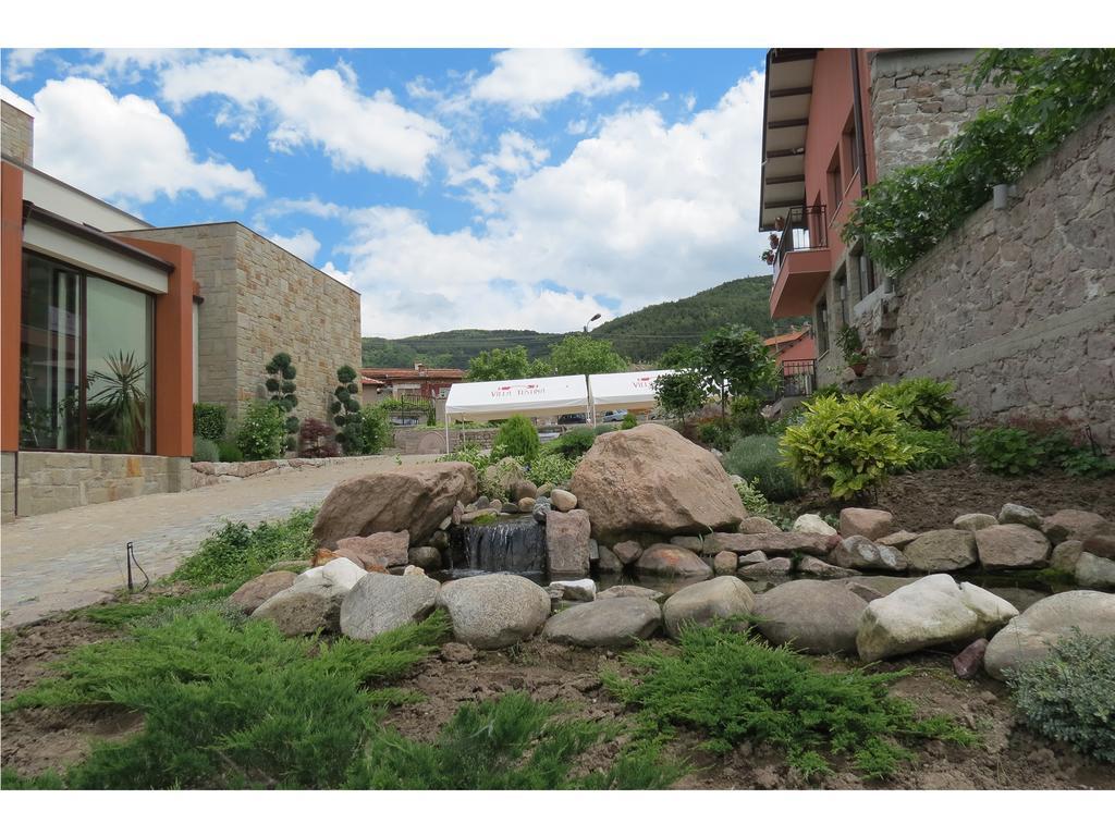 Yustina Villas Guest House Kültér fotó