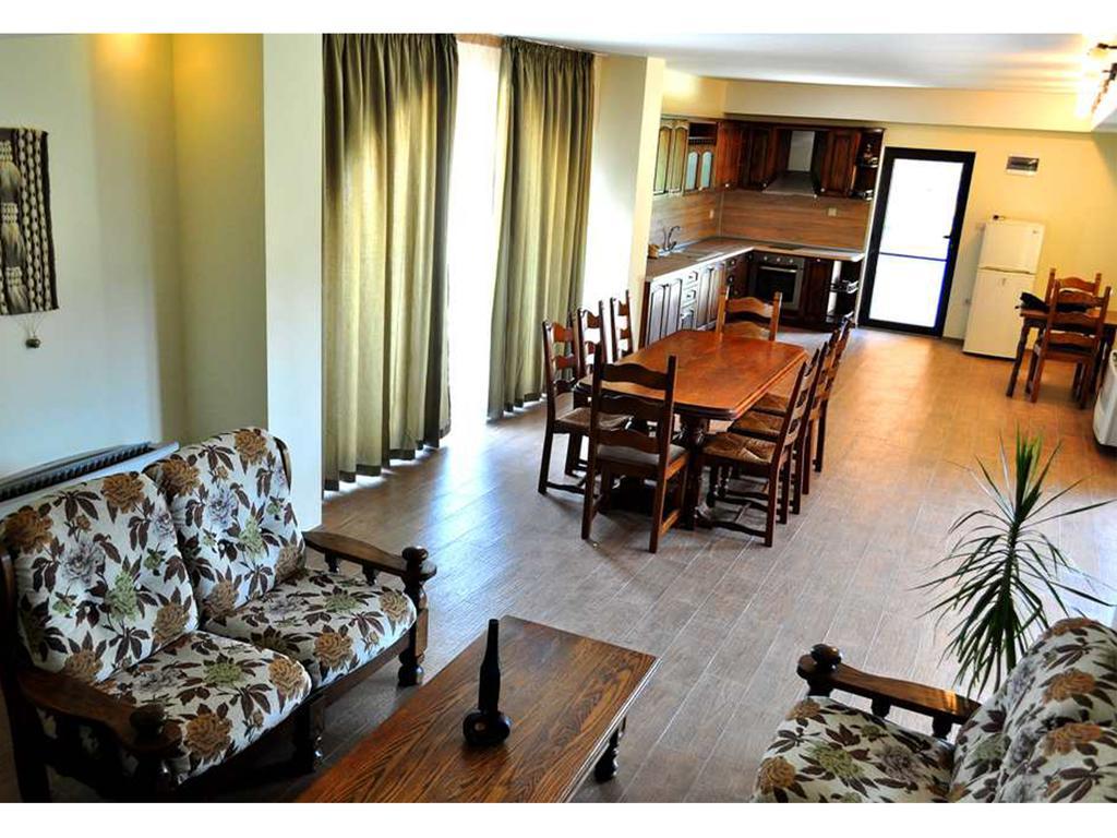 Yustina Villas Guest House Kültér fotó